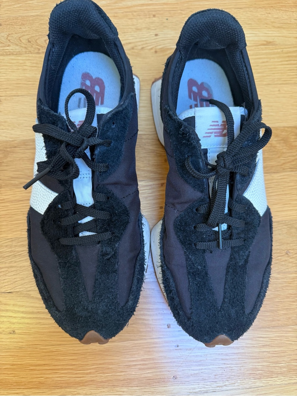 Women’s New Balance 327 Black and White Sneakers, size 8.5 - Picture 8 of 9